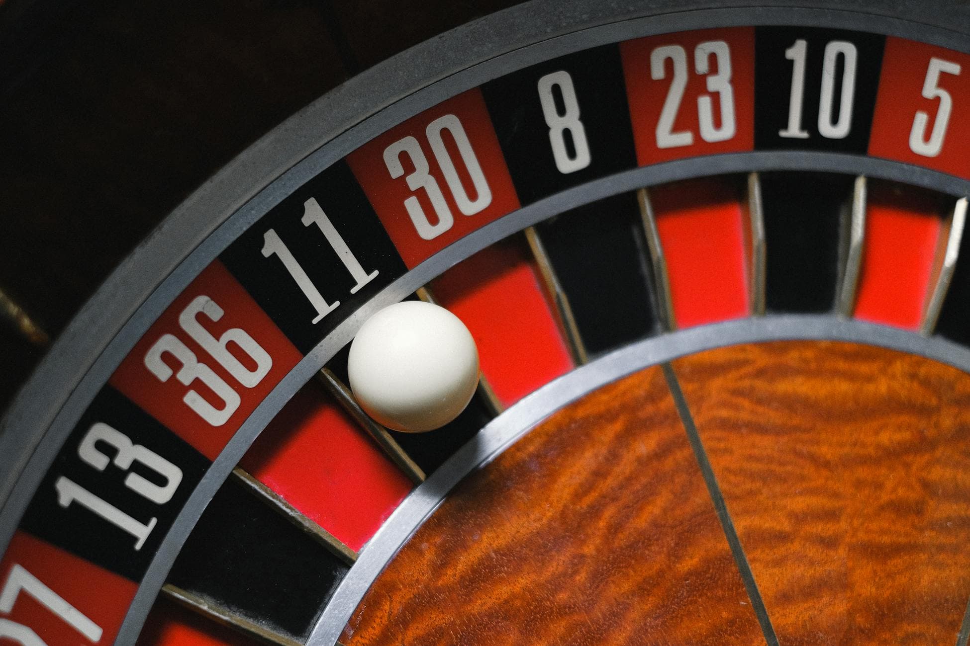 Stake Plinko Streaks Explained: Pattern, Probability, or Risk Trap? editorial image